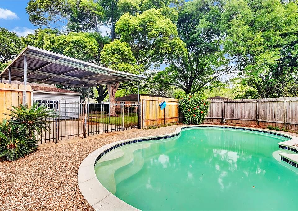 1st image of 803 Bayou Cir