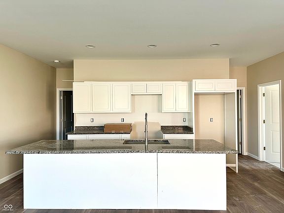 3rd image of 614 Silver Fox Ct