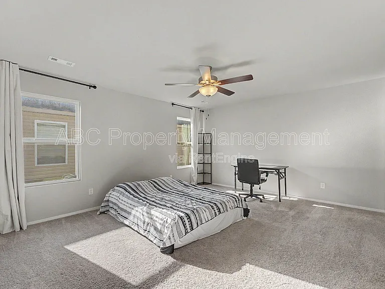 946 E Sparrow Cir — Photo 12