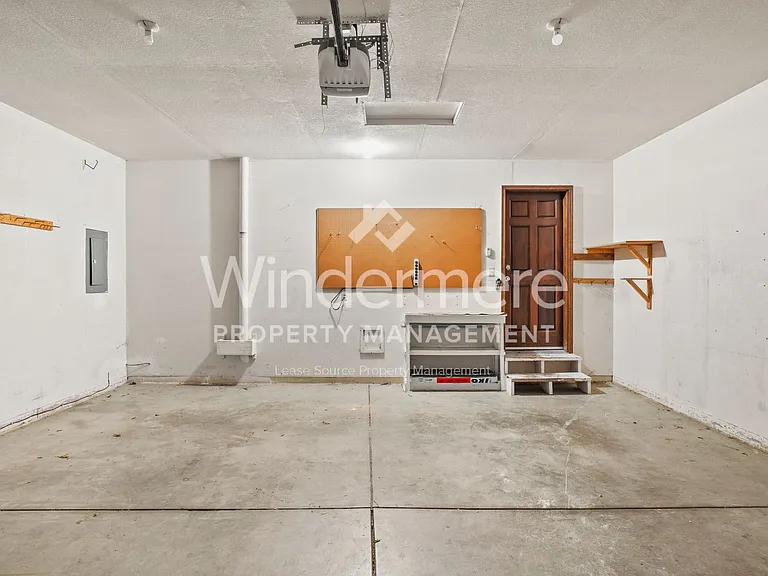 10435 N Iroquois Ct — Photo 12