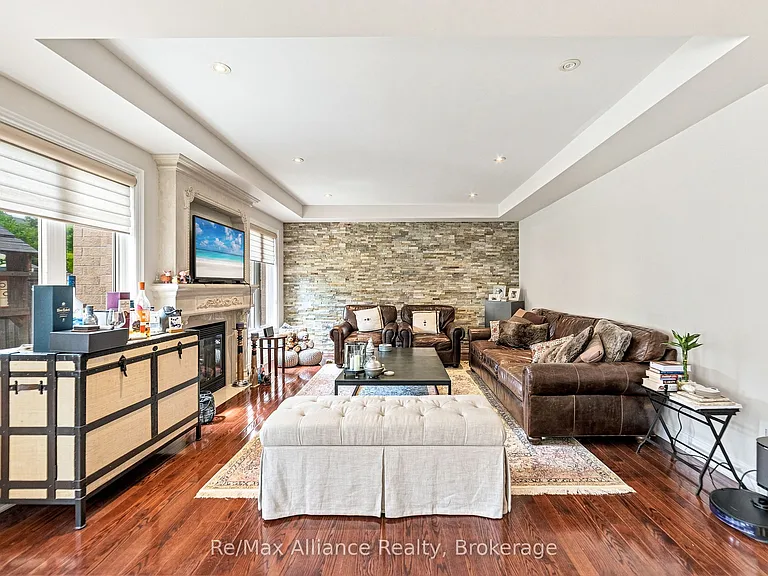 2404 Rideau Dr — Photo 14