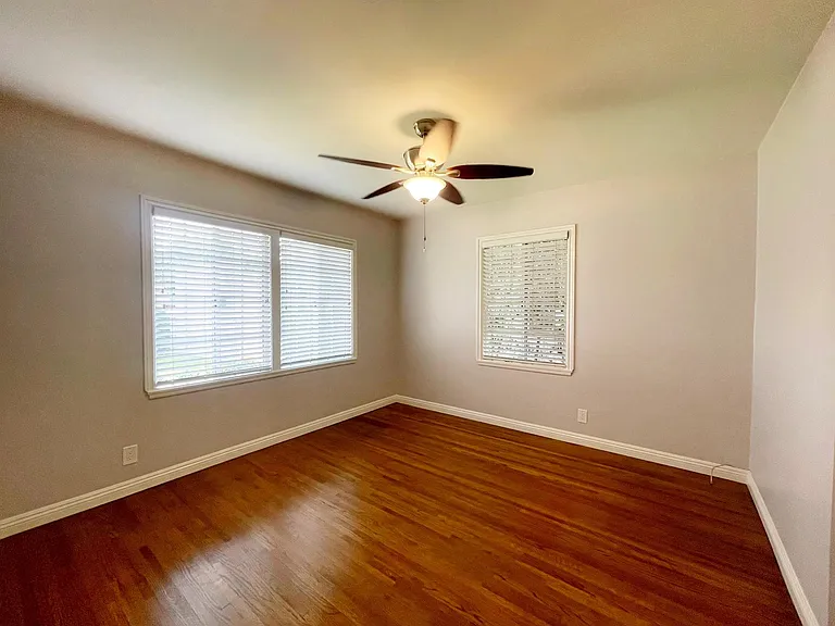 5736 Kester Ave — Photo 14