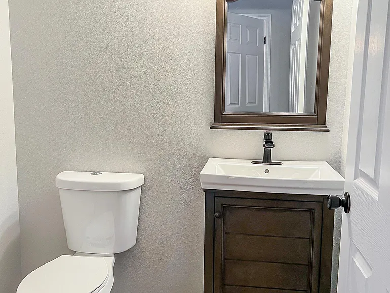 812 Victoria Ln — Photo 26