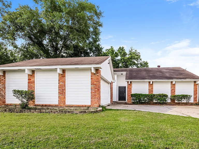 4703 Owens Creek Ln — Photo 1