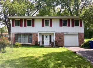 1122 Burgundy Ln, Ballwin, MO