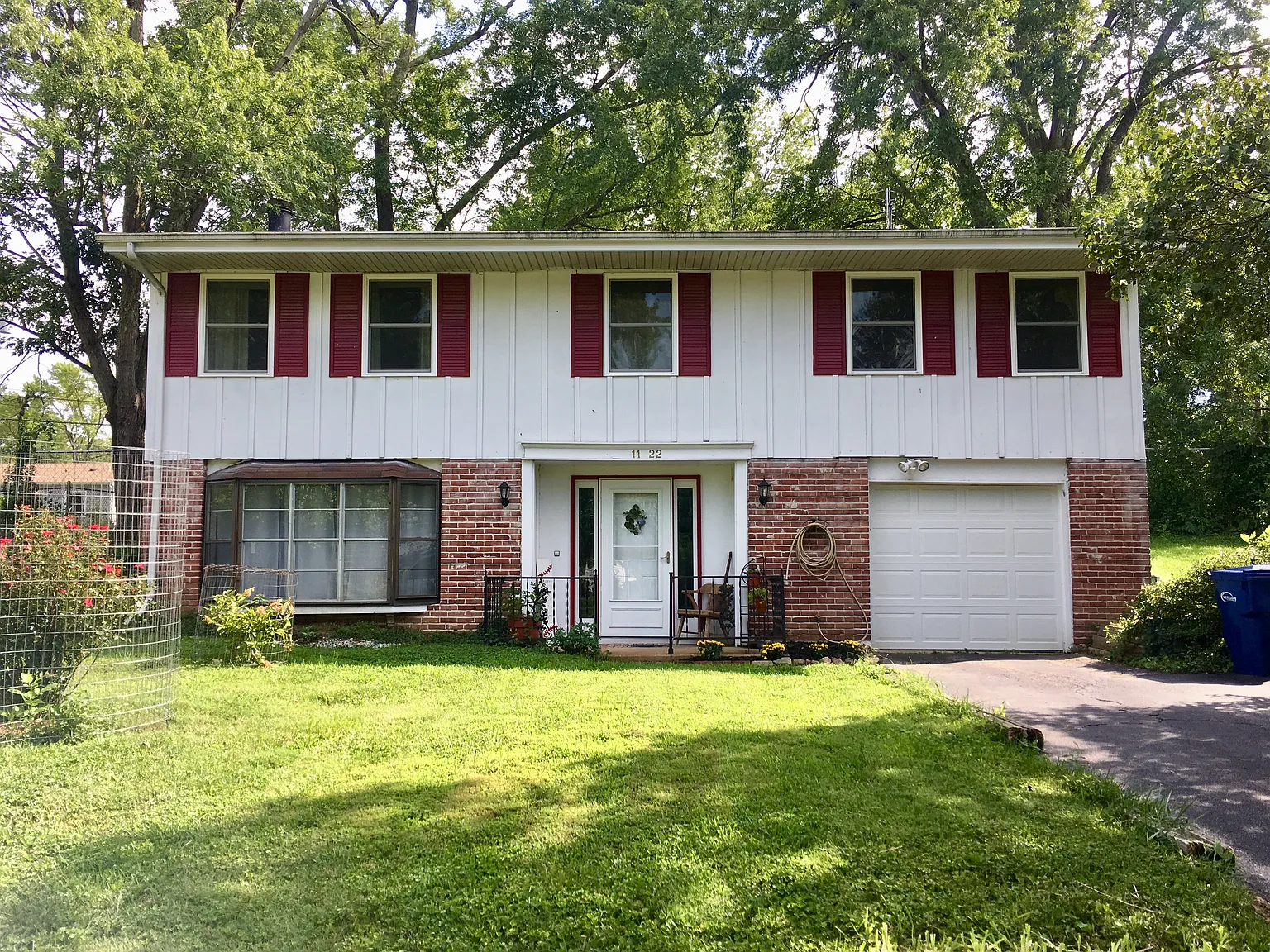 1122 Burgundy Ln photo 1