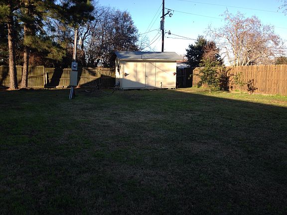 4th image of 901 Beaumont St