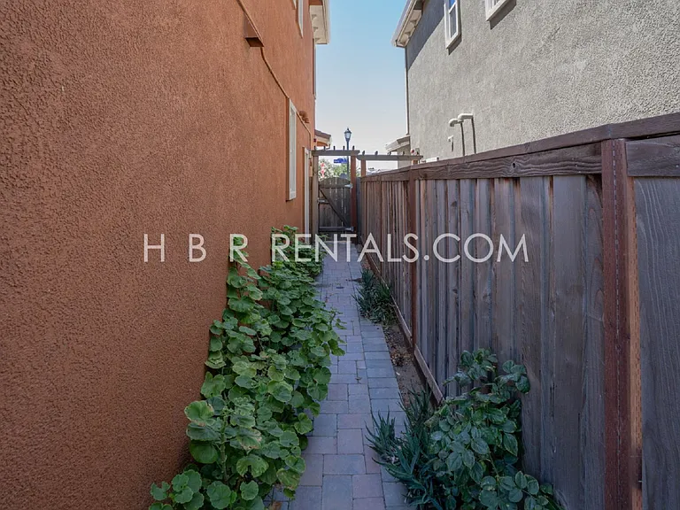 1496 Dairy Dr — Photo 36