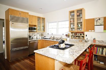 4th image of 10 Sylvie Ave