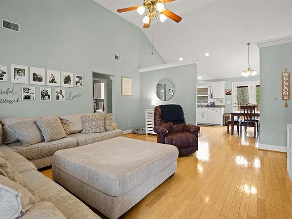 3rd image of 116 Pear Ct