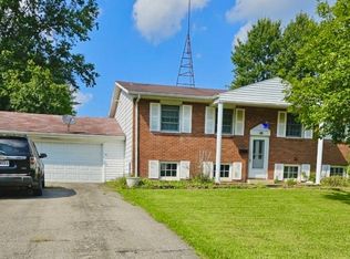 582 Beverly Hills Dr, Youngstown, OH