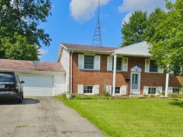 582 Beverly Hills Dr, Youngstown, OH 44505