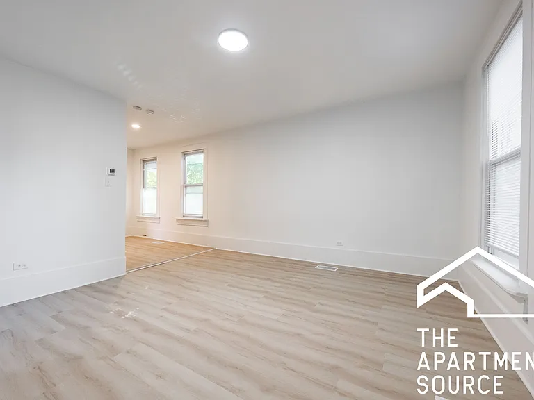 2301 N Leavitt St #1 — Photo 12