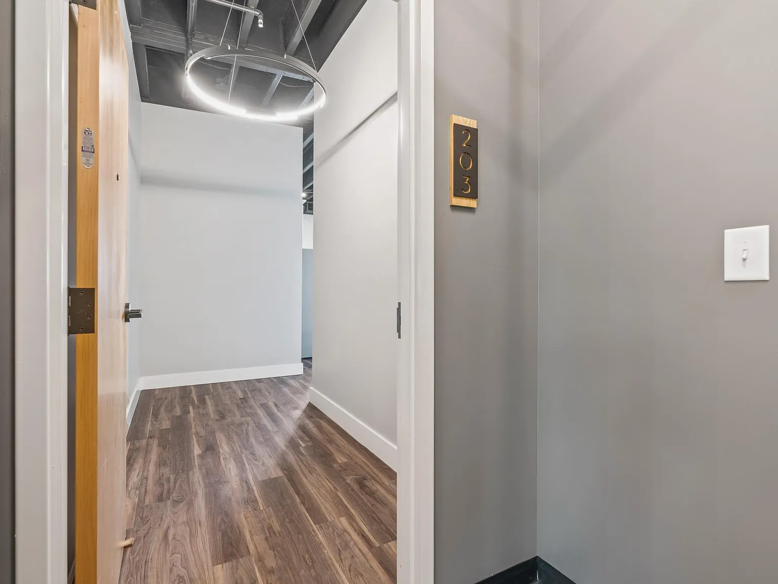 1 bed, 1100 sqft, $2,000 — Photo 3