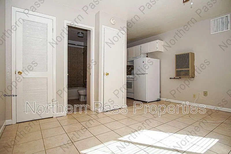 Studio, 1.0 bath, 500 sqft, $595 — Photo 3