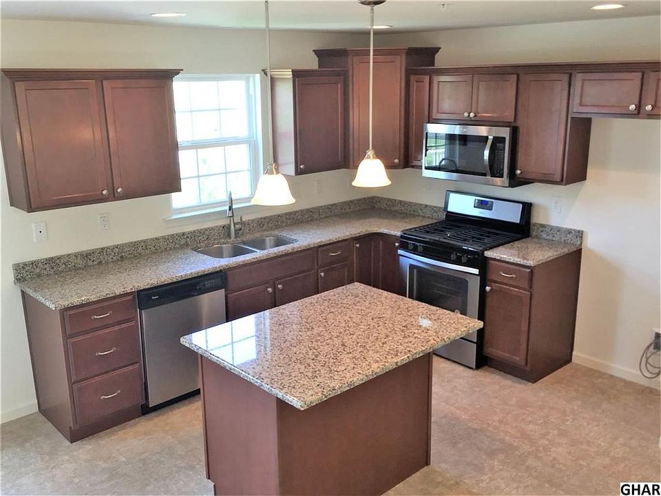 Kitchen (appliances included)