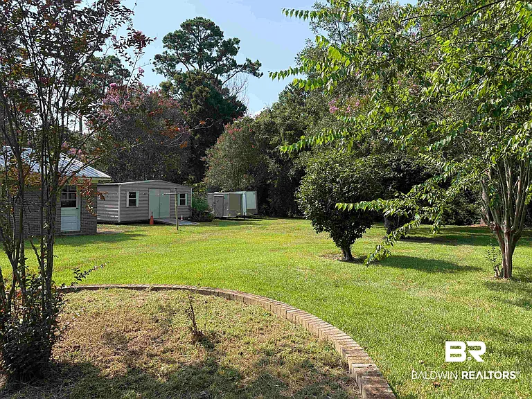 110 Patrician Dr — Photo 30