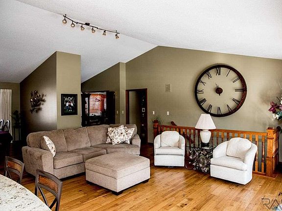 4th image of 507 W Sweetbriar Pl
