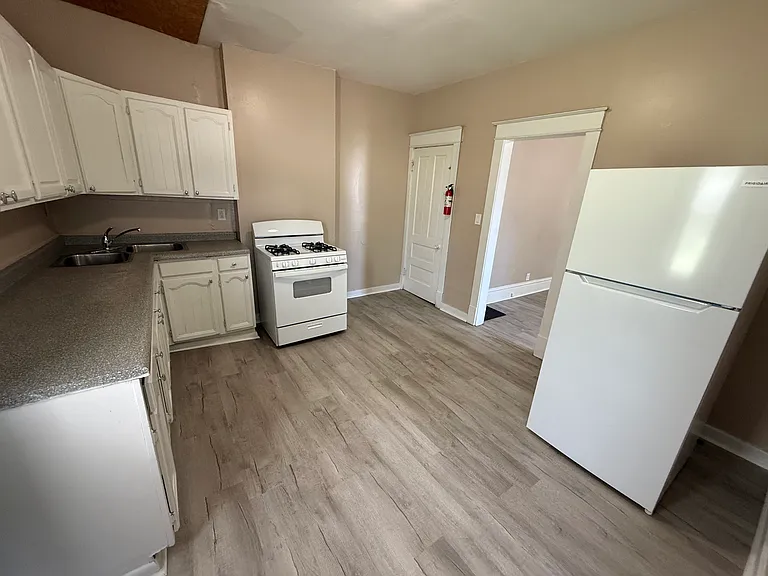 305 Locust St #305 — Photo 4