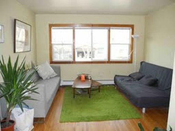 3rd image of 606 20th Ave NE APT 4