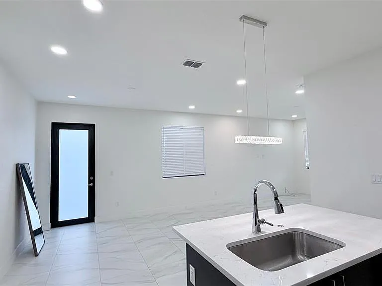 4106 N Thatcher Ave #B — Photo 5