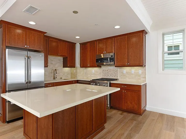 7720 Ivanhoe Ave — Photo 3