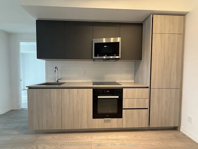400 King St W #1917 — Photo 3