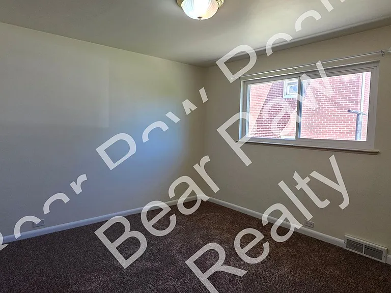 1535 Hot Springs Ave — Photo 2