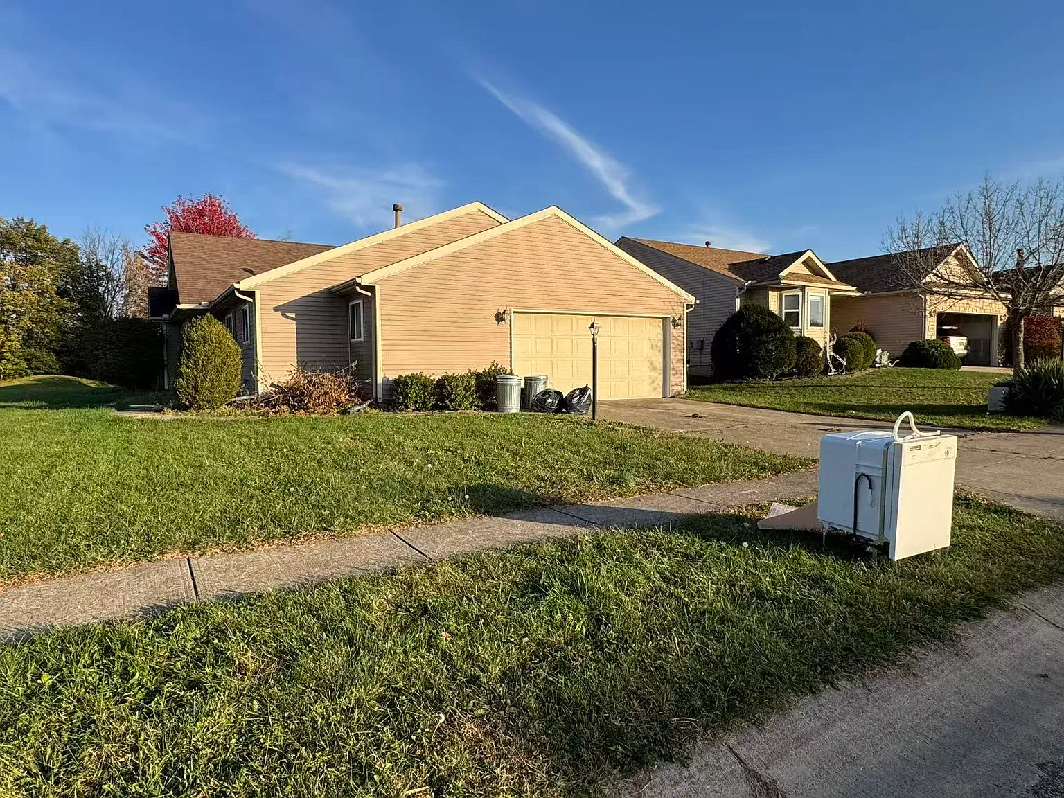 3 bed, 1370 sqft, $2,200 — Photo 2