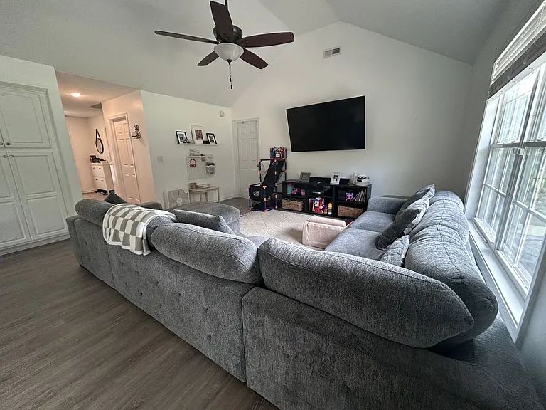 308 Prince William Dr — Photo 3