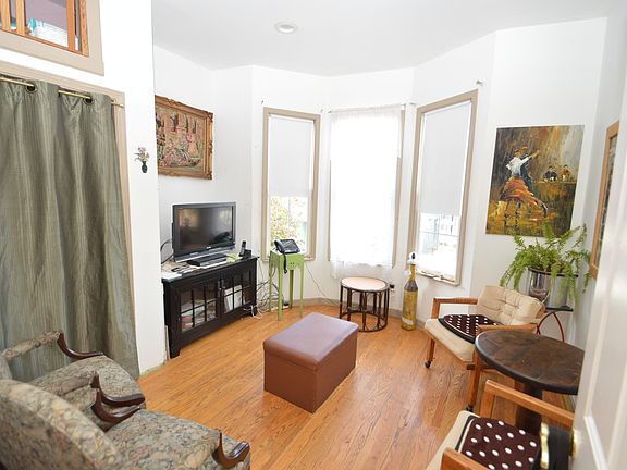 3rd image of 828 Cortland Ave #828