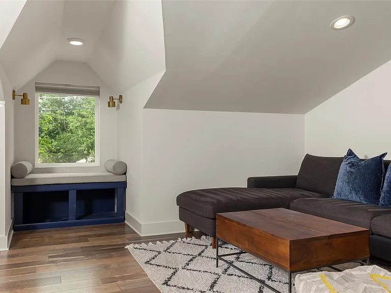 1129 Henninger St #B — Photo 23