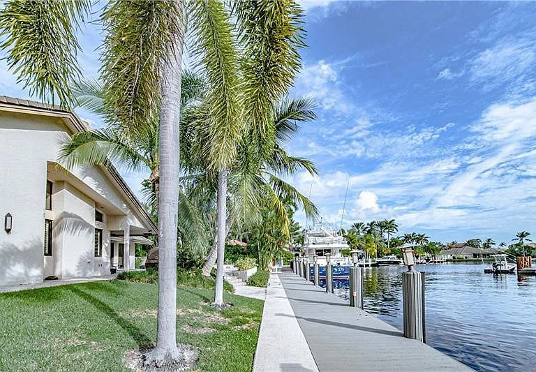 50 Bay Colony Dr — Photo 23