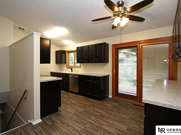 4th image of 601 W Broadview Dr