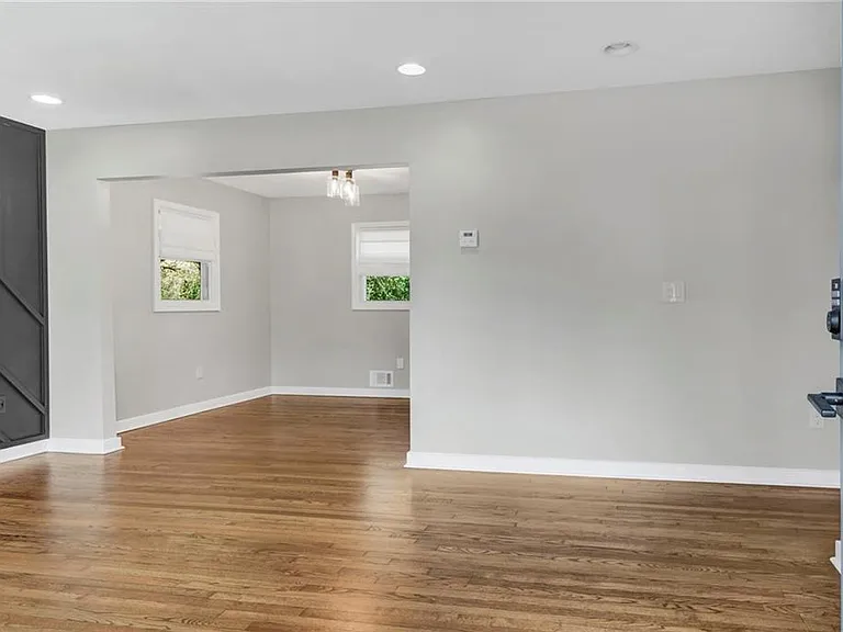 2692 Rockcliff Rd SE — Photo 3
