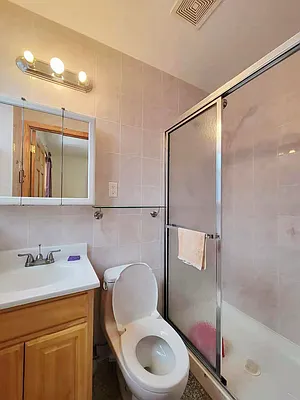 Rented by E Realty International Corp | media 9