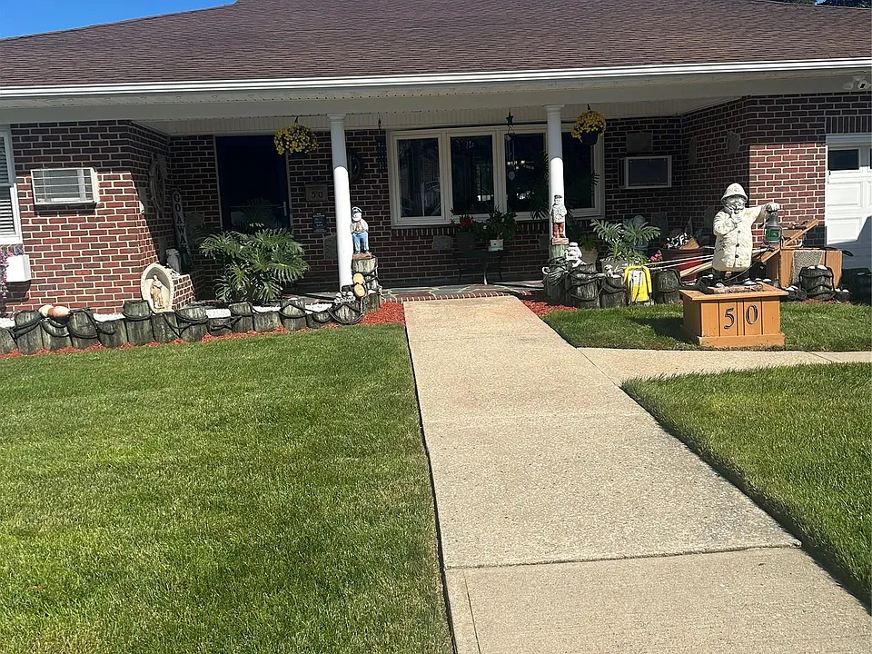 50 Willow Ln