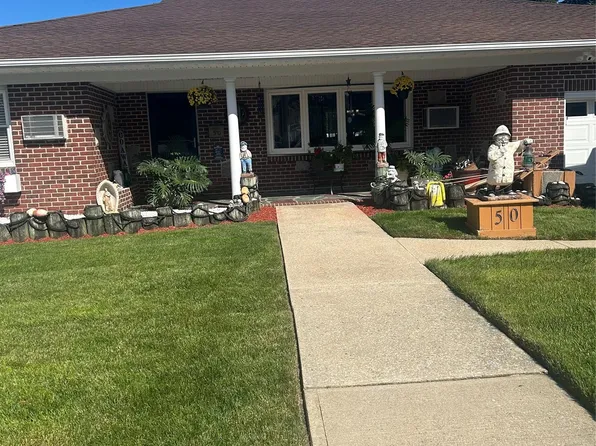 50 Willow Ln, Lindenhurst, NY 11757