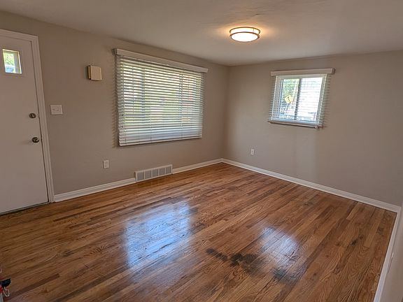 4th image of 4235 Willow Ave