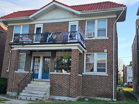 3rd image of 4984-4986 Mardel Ave #4984