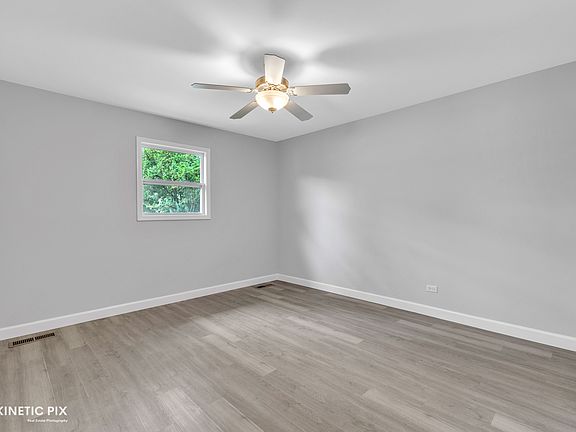 3rd image of 443 Shabbona Dr