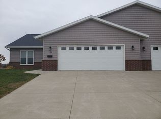 132 Fox St SE, Cascade, IA 52033