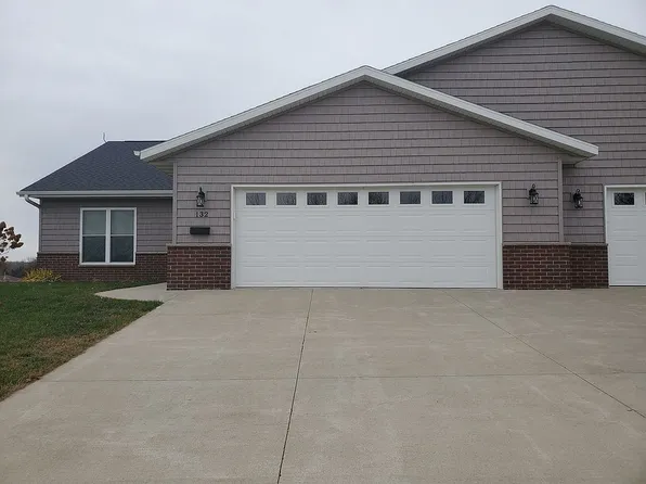 132 Fox St SE, Cascade, IA 52033