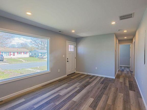 3rd image of 430 Holly Dr