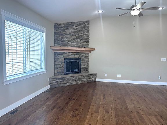 Living Room  Hardwood Floor 