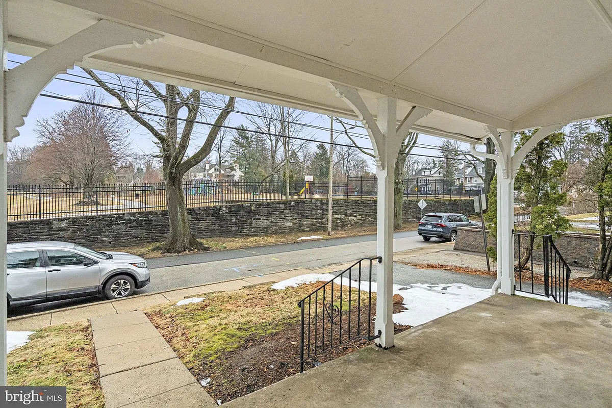 Building Photo - 716 W Railroad Ave