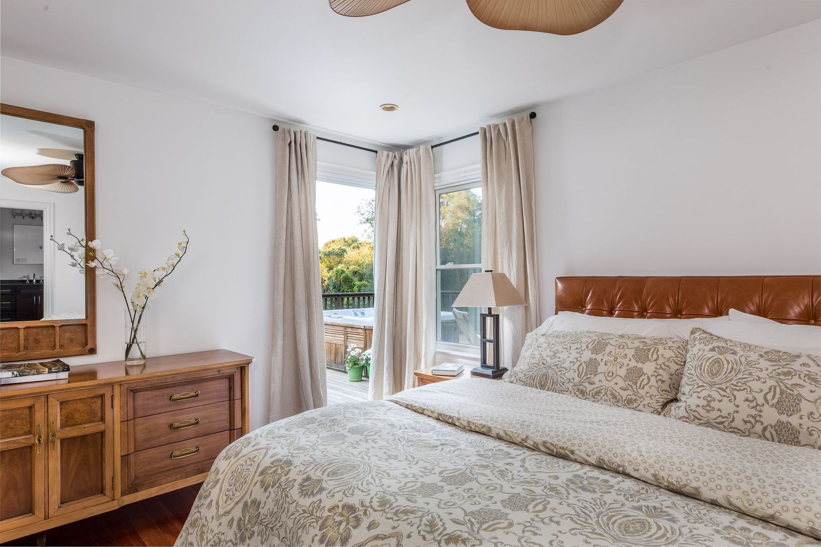 MBR and deck with hot tub