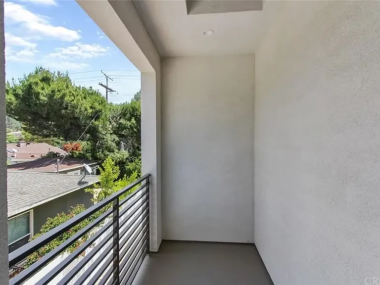 5008 Topanga Canyon Blvd — Photo 4