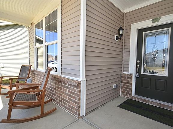 3rd image of 4073 Amaryllis Dr