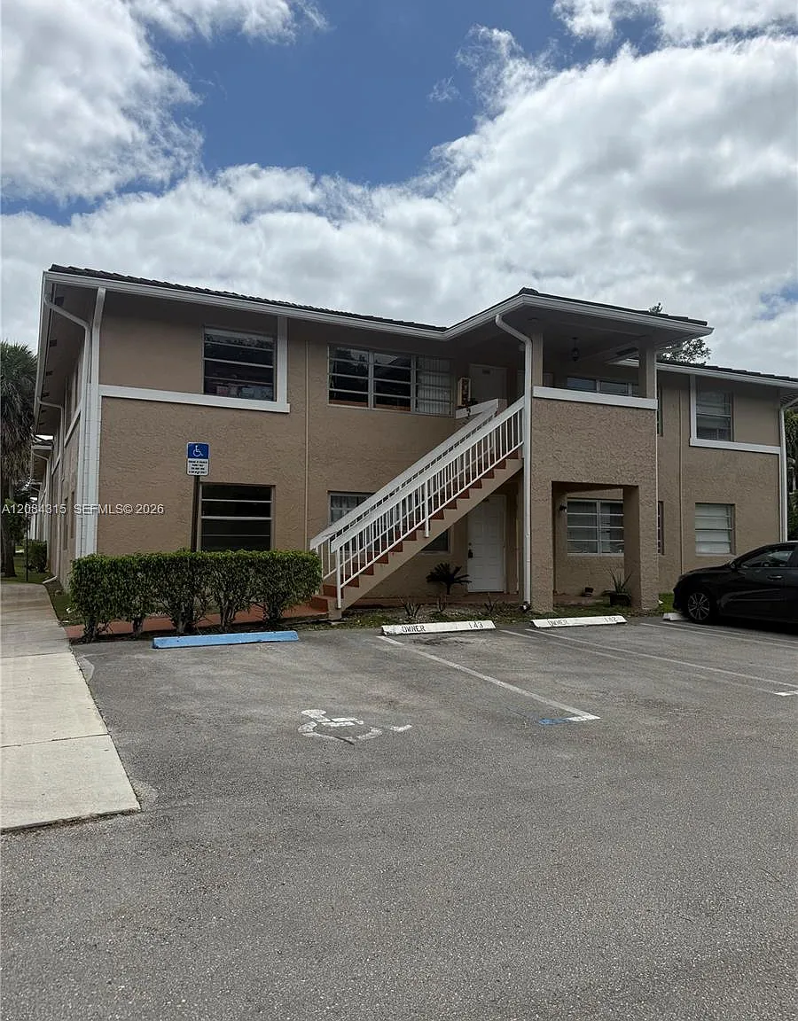 Lakewood Village — Photo 2